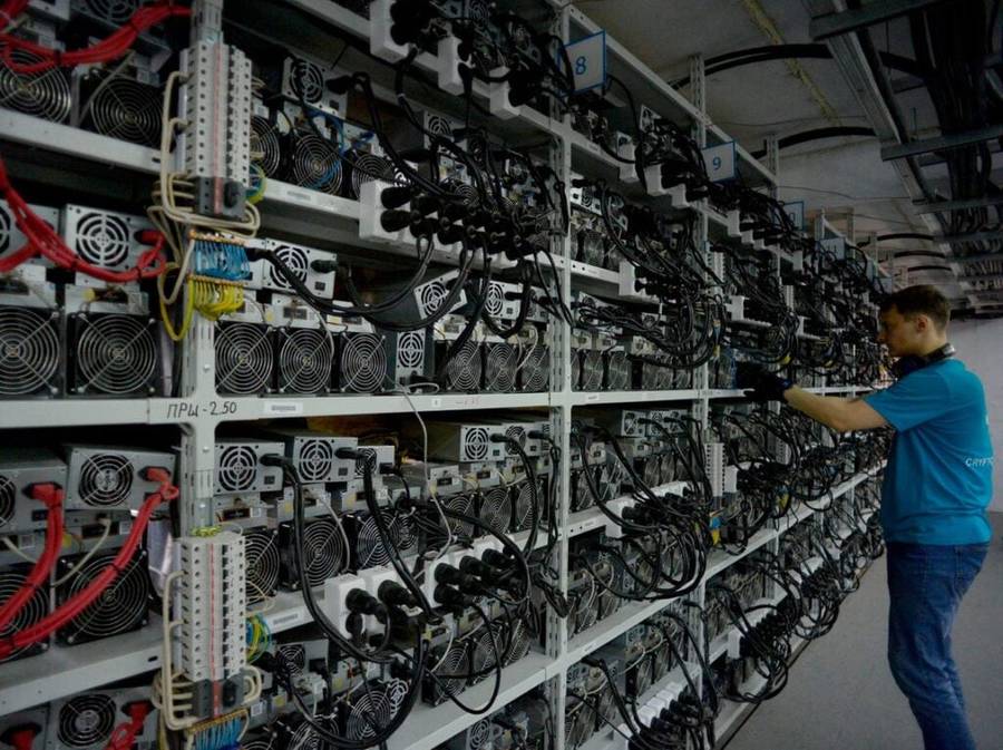 Pegawai Sekolah Mencuri Listrik di Kampus Untuk Mining Bitcoin