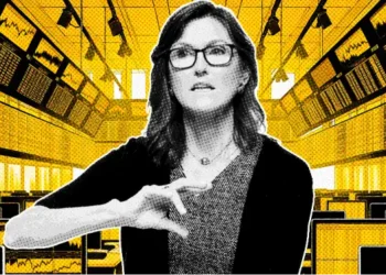 Cathie Wood’s ARK Invest Jual Saham Coinbase Lagi, Hasilkan $78 Juta dalam Dua Bulan dan  Menunggu Persetujuan ETF