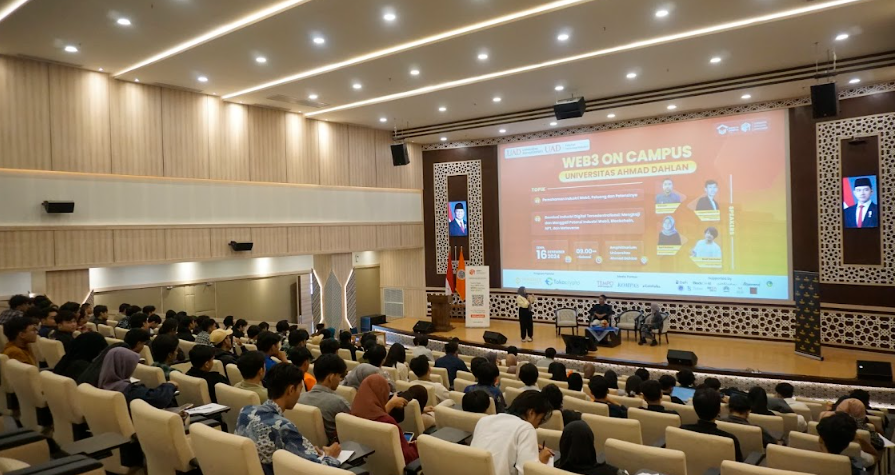 WEB3 On Campus: Langkah Nyata Mahasiswa Universitas Ahmad Dahlan Menuju Era Perkembangan Web3 WEB3 On Campus: Langkah Nyata Mahasiswa Universitas Ahmad Dahlan Menuju Era Perkembangan Web3